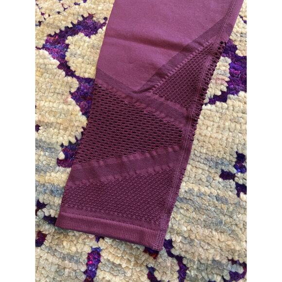 Fabletics purple athletic yoga leggings - Picture 3 of 5
